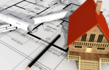 Architecture Desainer arsitektur membuat rencana, gambar, dan tata letak untuk bangunan dan lanskap. Kualifikasi mereka biasanya lebih rendah daripada arsitek dan tidak diakui oleh badan hukum. Istilah desainer arsitektur dapat merujuk pada arsitek, teknolog arsitektur, atau siapa pun yang terlibat dalam proses perancangan bangunan atau lanskap perkotaan.